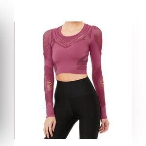 ALO YOGA
Siren Long Sleeve Crop Top In Dragon Fruit